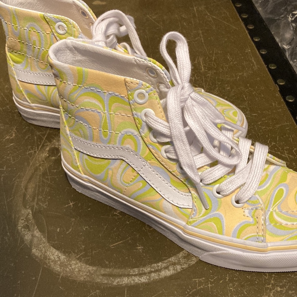 Vans Off The Wall Men’s Size 3.5/ Women’s Size 5